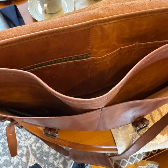 Whipping Post mens' all leather large messenger bag with buckle closure - Picture 13 of 16